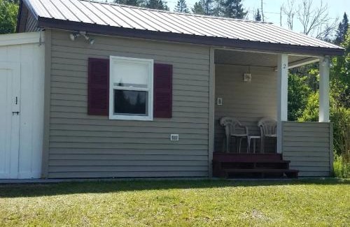 Stewartstown House | New Hampshire Cabin near Pittsburg, Ideal for a Vacation in Nature