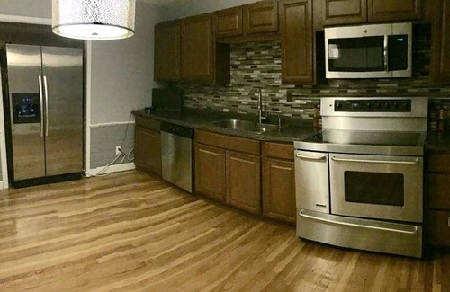 Elmhurst House | NEW HEATED POOL & HOT TUB 13 BEDS 3 BATHS 3 MIN DOWNTOWN PROVIDENCE