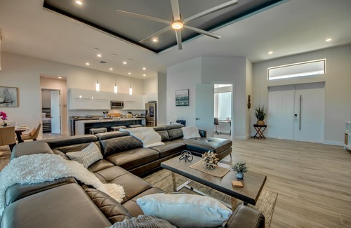 Mariner House | NEW - Heated Pool & Spa - Lake - Western Exposure