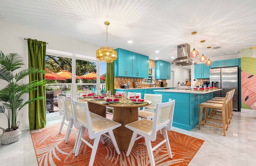 Town N County Park House | NEW~HeatedPool~Pickleball~FirePit~HotTub~GameRoom~MovieTheater~Playset~10 beds