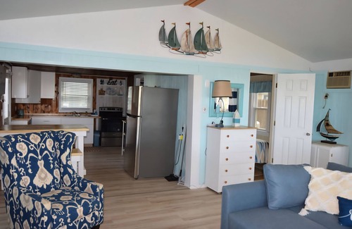 Lupton Cottage | New Henderson Lake Listing -AC Wi/fi Amazing lake views. Near Rifle River Access