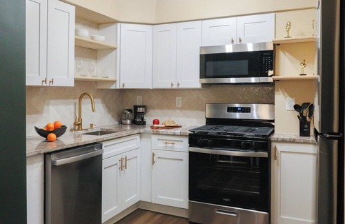Wynnefield Heights Apartment | New Heritage With King Bd Balcony Free Parking Quiet Area Near City in Philly