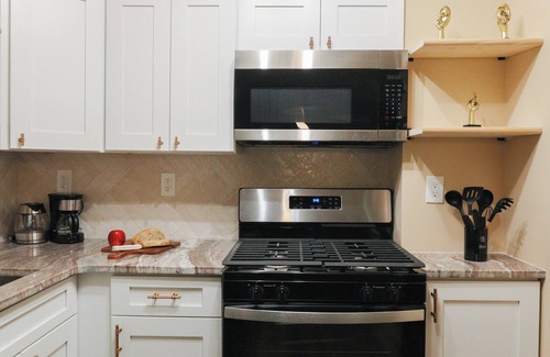 Wynnefield Heights Apartment | New Heritage With King Bd Balcony Free Parking Quiet Area Near City in Philly
