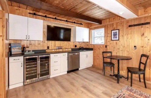 Gilford House | New - Hickory Hideaway Chalet - Gilford, NH