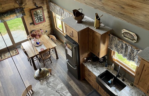 Custer Cabin | NEW! 'Hidden Wonder'—15 Min. to SentryWorld Golf Course!