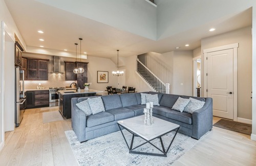 Loveland House | New, High-end Townhouse w/Garage. Quick walk to TPC Colorado Golf Course