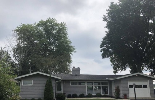 Hillsdale Cottage | NEW! Hillsdale Lakefront Cottage on Baw Beese Lake with fishing docks & sunroom!