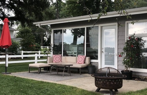 Hillsdale Cottage | NEW! Hillsdale Lakefront Cottage on Baw Beese Lake with fishing docks & sunroom!