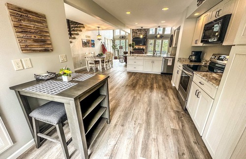Rapid City House | New! Hilltop House in the Canyon