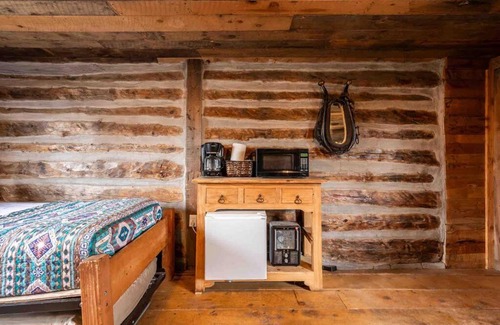 Lake George Ski Chalet | New! Historic 1906 cabin in Colorado Natl Forest