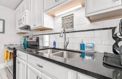 Plymouth House | NEW! Historic Gem Steps To The Square!