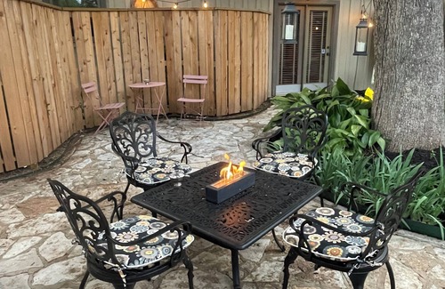 Salado House | NEW! Historic Guest Home on Main - Heart of Town