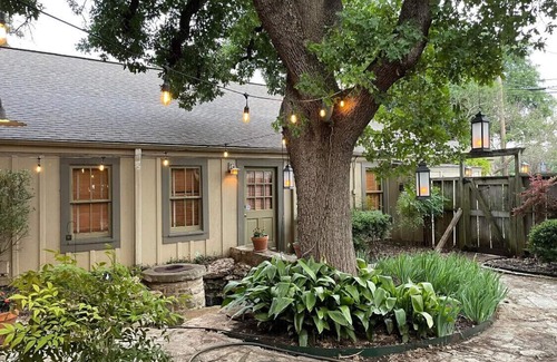 Salado House | NEW! Historic Guest Home on Main - Heart of Town