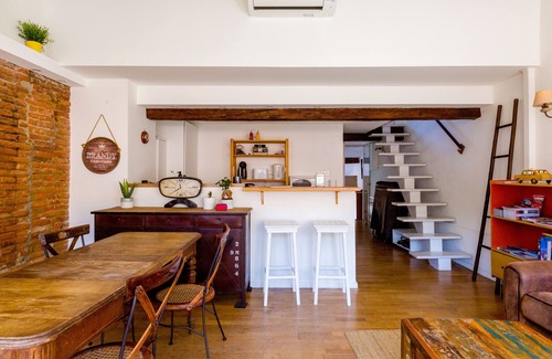 Saint-Etienne Apartment | {NEW} Historical loft, central, balcony