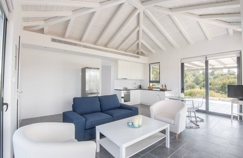 Porto Heli House | New holiday home on (pebble) beach