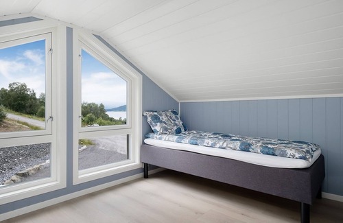 Gjemnes Municipality House | New holiday home right by the fjord