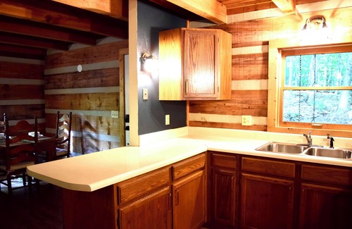 Rockford Cabin | NEW Hollybrook Cabin- 15 minutes from downtown Knox, but feels like the smokies!