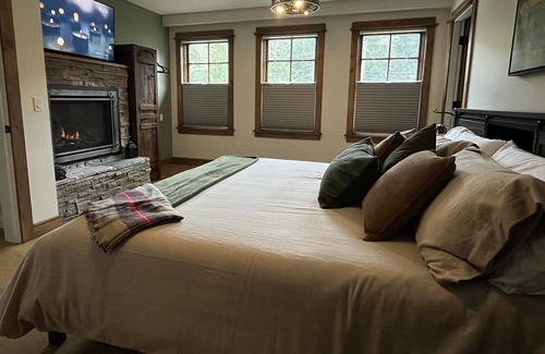 Woodinville Other | New - Hollywood Manor House