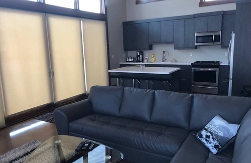 East Kootenay House | New home, 100m from lift. Relax and enjoy this 4bdm Mountain Modern House.