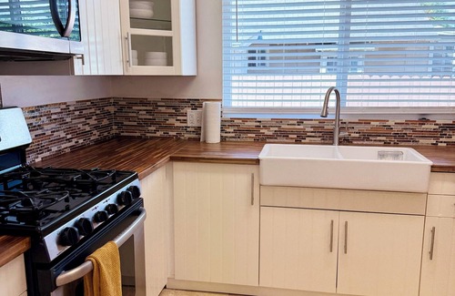 Canoga Park House | NEW Home 2.5BR/2.5BA w/Huge Backyard near Woodland Hills DownTown