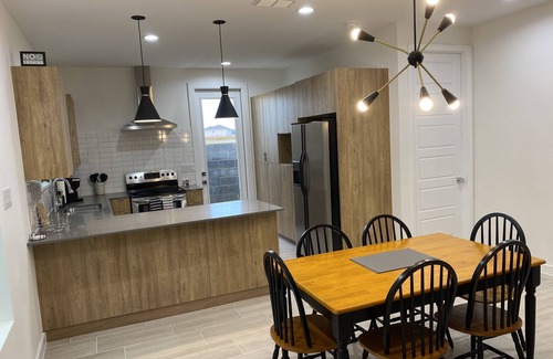 Bonanza House | New Home 2 mins to Doctors Hospital
