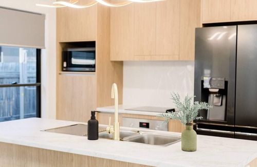 West Mackay House | New Home close to Airport,hospital, Coles & Resto