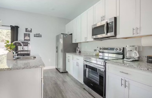 Ocala House | New Home - Fenced Yard -Patio - Hammock & More! UNFORGETTABLE STAY