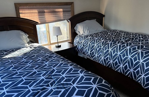 Pocono Pines Ski Chalet | New Home Getaway. Relax & Release. Fall Foliage. Alternative to Kalahari.