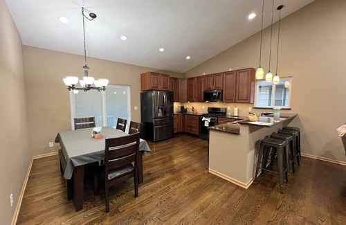Lincoln House | New Home, Great Location, Quiet Neighborhood