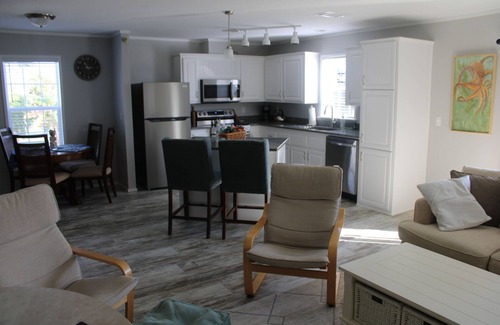 Pine Island Center House | New Home in the heart of Pine Island. Private & Pet Friendly.
