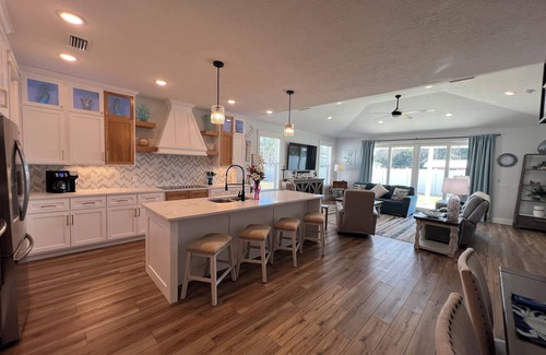 Laguna Beach Estates House | NEW home in West End, Quiet Laguna Beach! 5 Min to Beach! Last Minute Discounts!