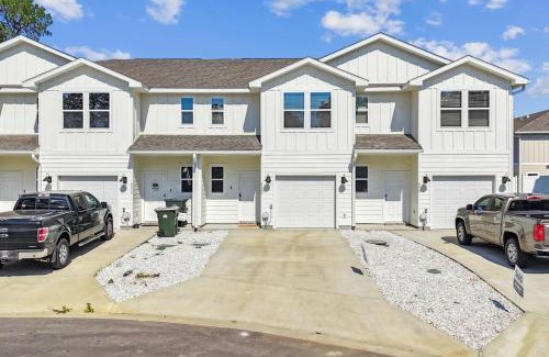 Florida Panhandle Apartment | New Home near UWF & PNS Beach!