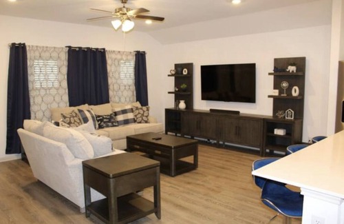 Hutto House | New Home, Quiet Neighborhood! Short 15 minutes away from Kalahari Resorts.