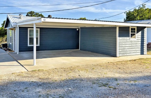 Clifton House | NEW! Home w / Private Shared Dock on Lake Whitney!