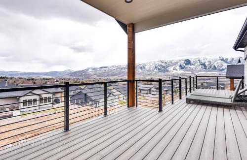 Wolf Creek House | New Home with Amazing Views in Eden Less Than 6 Mi to Ski!