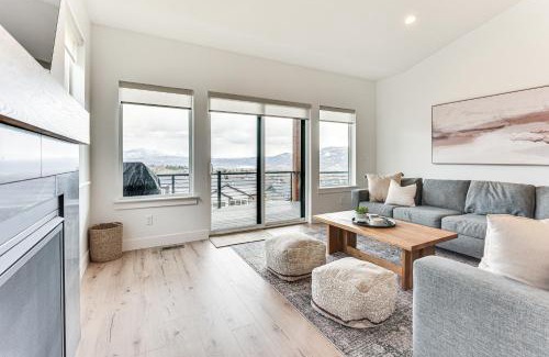 Wolf Creek House | New Home with Amazing Views in Eden Less Than 6 Mi to Ski!