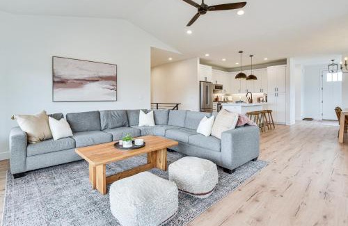 Wolf Creek House | New Home with Amazing Views in Eden Less Than 6 Mi to Ski!