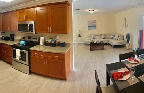 West Palm Beach House | *NEW*HOME WITH POOL * PALM BEACH VACATION HOME 🏡