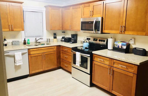 West Palm Beach House | *NEW*HOME WITH POOL * PALM BEACH VACATION HOME 🏡