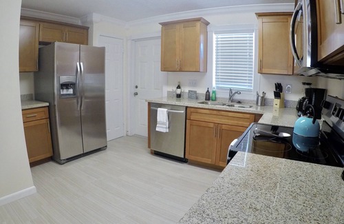 West Palm Beach House | *NEW*HOME WITH POOL * PALM BEACH VACATION HOME 🏡