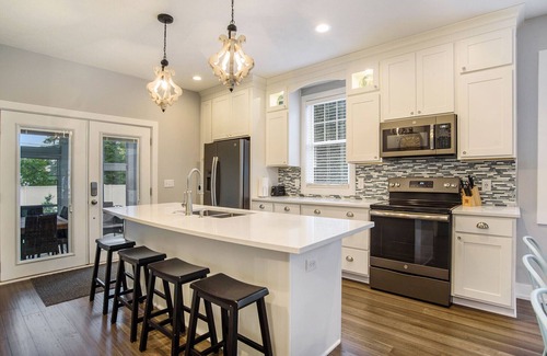 South Haven House | New Home with swim spa, theatre & game room. 1 block to town & close to beach.