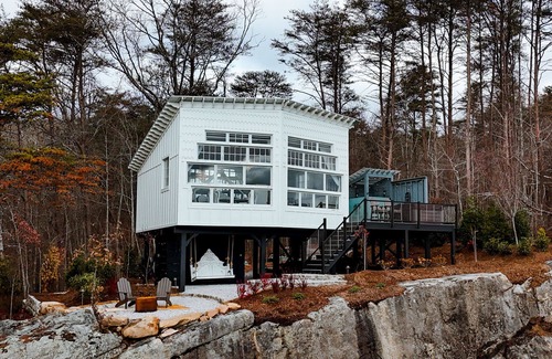 Lupton City Cabin | NEW Honeymoon Treehouse