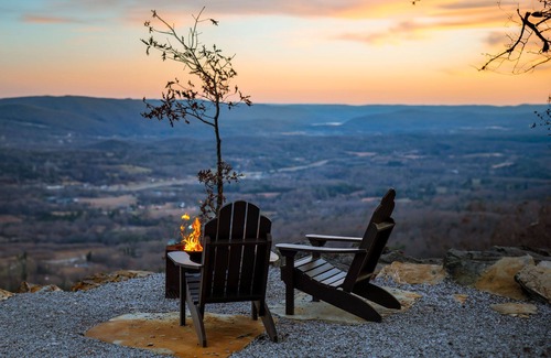 Lupton City Cabin | NEW Honeymoon Treehouse