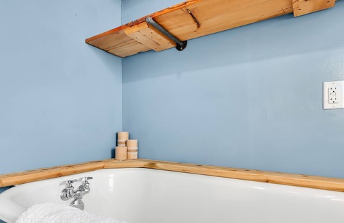 Hartwick House | *NEW*Horth Hollow-Hot Tub!8.3 Miles to Dreams Park