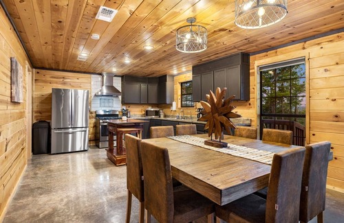 Ringold Cabin | New hot tub, beautiful views, secluded and quiet