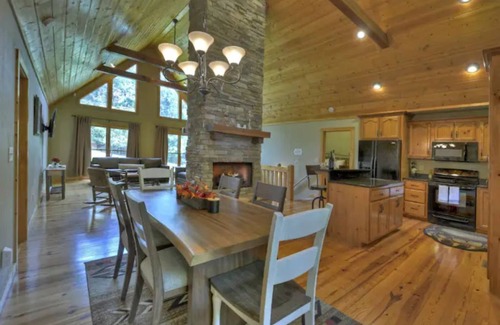 Eagle Mountain Cabin | ✴︎New ✴︎ Hot Tub✴︎ Game Room✴︎ Pet Friendly