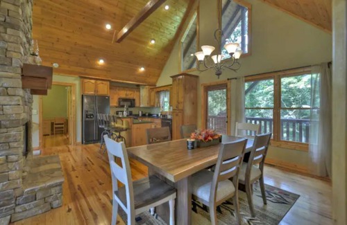 Eagle Mountain Cabin | ✴︎New ✴︎ Hot Tub✴︎ Game Room✴︎ Pet Friendly