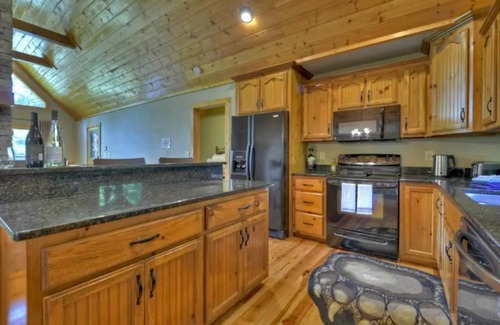 Eagle Mountain Cabin | ✴︎New ✴︎ Hot Tub✴︎ Game Room✴︎ Pet Friendly