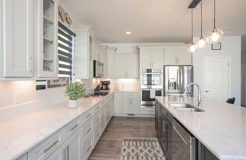 Cleveland Park House | New Hot Tub | Spacious Home | 2 Mi from Downtown