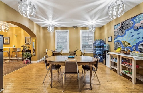 Cathlamet Apartment | NEW! Hotel Cathlamet Room 206 - Garden View King